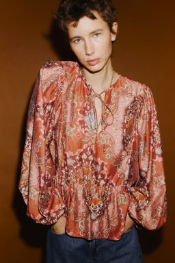 Blusa con peplum