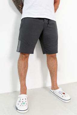 Спортивные шорты