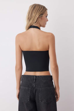 Siyah-Beyaz Boyundan Gecmeli Vucuda Oturan Crop Esnek Orme Bluz TWOAW26BZ00251