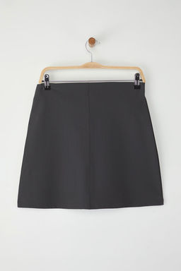 Trendyolmilla Antrasit Fermuarl? ve Cep Detayl? Can Kesim Mini Etek TWOSS25ET00150 фото 6