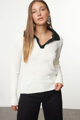 TRENDYOLMILLA Ekru Polo Yaka Renk Bloklu Triko Kazak TWOAW25KZ00040