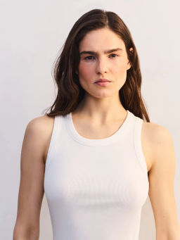 Базовая майка с вырезом халтер TOP0526-1 / Zarina