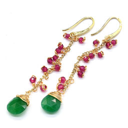 Серьги с зеленым и красным камнем