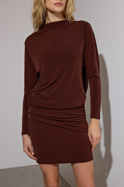 Limited Edition Kahverengi S?rt Dekolteli Mini Bodycon Uzun Kollu Esnek Orme Elbise TWOAW26EL00124 - Trendyolmilla фото 3