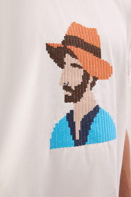 Trendyolmilla Man Ekru Oversize/Genis Kesim Nak?sl? Kal?n %100 Pamuk T-Shirt TMNSS25TS00011  фото 4