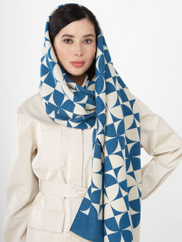 в составе ШЕРСТЬ и КАШЕМИР Большой, мягкий, теплый однотонный двусторонний палантин.