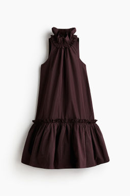 Vestido con cuello de volante