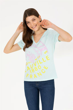 Женская зеленая футболка с v-образным вырезом Неожиданная скидка в корзине