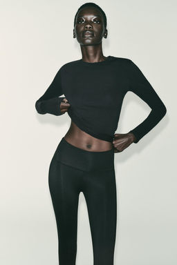 CAMISETA MANGA LARGA / Negro