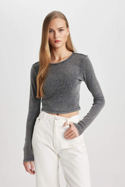 Приталенная футболка с длинными рукавами и круглым вырезом с эффектом потертостей