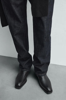 LEATHER BUCKLE BOOTS