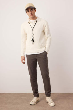 Kahverengi Regular Fit Dokulu Rahat Erkek Pantolon TMNAW26PL00007