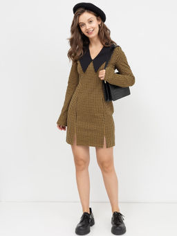 Платье мини с широким воротником