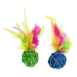 Цена за 2 шт. Игрушка для кошек Шар из лозы с пером, 3,8 см, синий/фиолетовый - Пижон фото 4