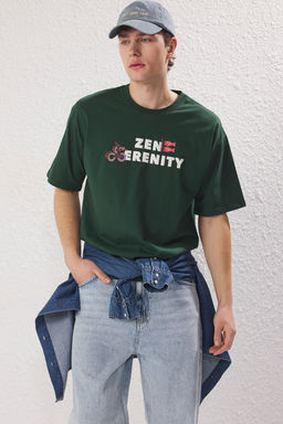 TRENDYOL MAN Siyah Oversize/Genis Kesim Bask?l? Kal?n %100 Pamuk Tok Kumas T-shirt TMNSS25TS00022