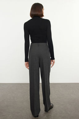 Limited Edition Siyah Straight/Duz Kesim Pilili Kumas Dokuma Pantolon TWOAW23PL00401