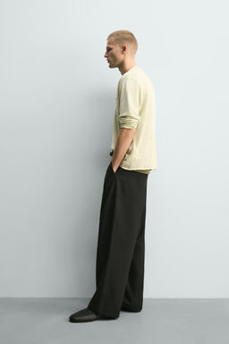 PANTAL?N RELAXED FIT PLIEGUES / Negro