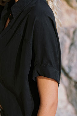 CAMISA FLUIDA MANGA CORTA / Negro - Zara фото 4