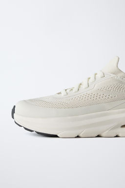 TRAINERS WITH SOLE DETAIL