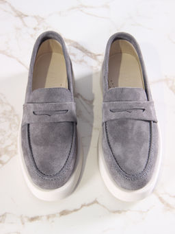 Лоферы туфли EDART 176.1593 be. Серый замок замша