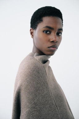 SHORT KNITTED COAT WITH SCARF - Zara фото 12