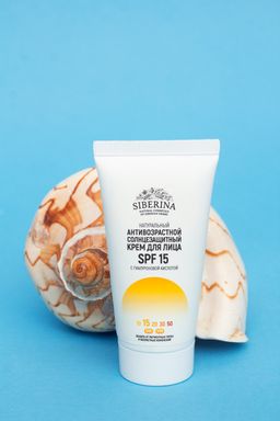 Антивозрастной солнцезащитный крем для лица SPF 15 с гиалуроновой кислотой SIBERINA