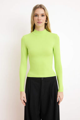 F?st?k Yesil Duz Fitted Asimetrik Yaka Kolsuz Aksesuar Detayl? Esnek Orme Bluz TWOSS26BZ00352