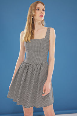 Siyah Potikareli Etegi Belden Ac?lan Balen Detayl? Mini Dokuma Elbise TWOSS25EL00299