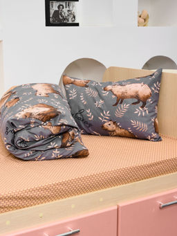 Постельное белье детское поплин с простыней на резинке - Капибары Детский