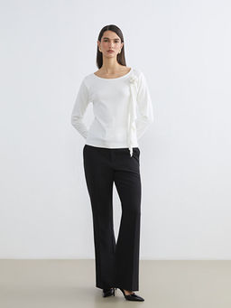 Bisiklet Yaka ?i?ek Aplikeli Kad?n Ti??rt