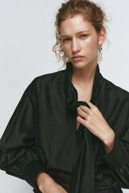 ZW COLLECTION SATIN SCARF SHIRT