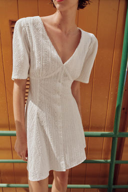 VESTIDO CORTO BORDADOS PERFORADOS / Blanco roto - Zara фото 3