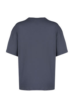 TRENDYOLMILLA Antrasit %100 Pamuk Bask?l? Oversize/Genis Kal?p Bisiklet Yaka Orme T-Shirt TWOSS24TS00135  фото 8