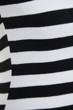 Siyah-Cok Renkli 2li Paket Cizgili ve Duz Fitilli Crop Ay Kol Esnek Orme Bluz TWOSS24BZ00367 - Trendyolmilla фото 9