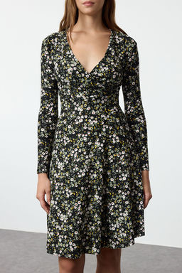 TRENDYOLMILLA Siyah Cicekli Midi Bask?l? Maxi Kruvaze Skater/Belden Ac?lan Esnek Orme Elbise TWOAW25EL00283  фото 4