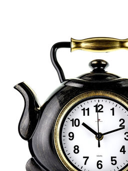 Часы настенные для кухни «Классика. Чайник», бесшумные, плавный ход, чёрные с золотом