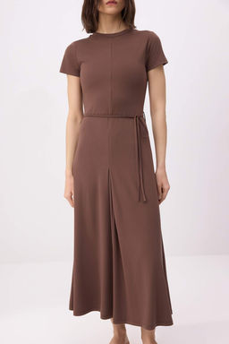 Kahverengi Shift/Duz K?sa Kollu Midi Soft Touch Orme Elbise TWOSS26EL00197 - Trendyolmilla фото 3