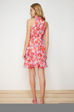 TRENDYOLMILLA Mavi Cicek Desenli Duz Kesim Halter Yaka Mini Astarl? Sifon Dokuma Elbise TWOSS23EL02293  фото 14