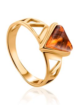 Кольцо в геометрическом дизайне Триада из позолоченного серебра и коньячного янтаря