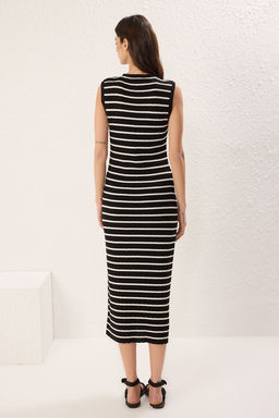 TRENDYOLMILLA Siyah Cizgili Maxi Cizgili Triko Elbise TWOSS25EL00508