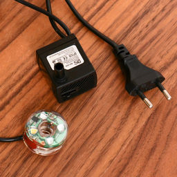 Фонтан «Птички на бревнах», 10×14×19 см, с подсветкой