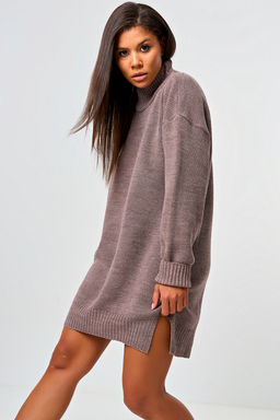 Платье-свитер вязаное свободного силуэта ореховое