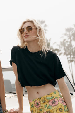 CAMISETA CROPPED ABULLONADA / Negro - Zara фото 4