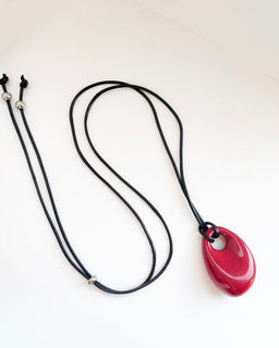 Кулон на шнурке