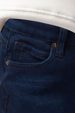 Эластичные джинсы mom-fit на флисе