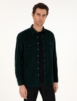 Темно-зеленая бархатная рубашка классического кроя