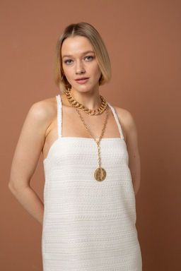 Ожерелье с подвеской в виде монеты - Модные истории фото 5