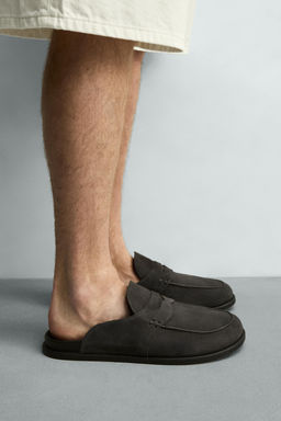 ZUECO PIEL ANTIFAZ / Gris
