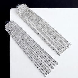 Серьги висячие со стразами Водопады полукруг, белые в серебре, 11 см