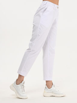 Легкие и комфортные летние брючки из хлопка с добавлением лайкры.